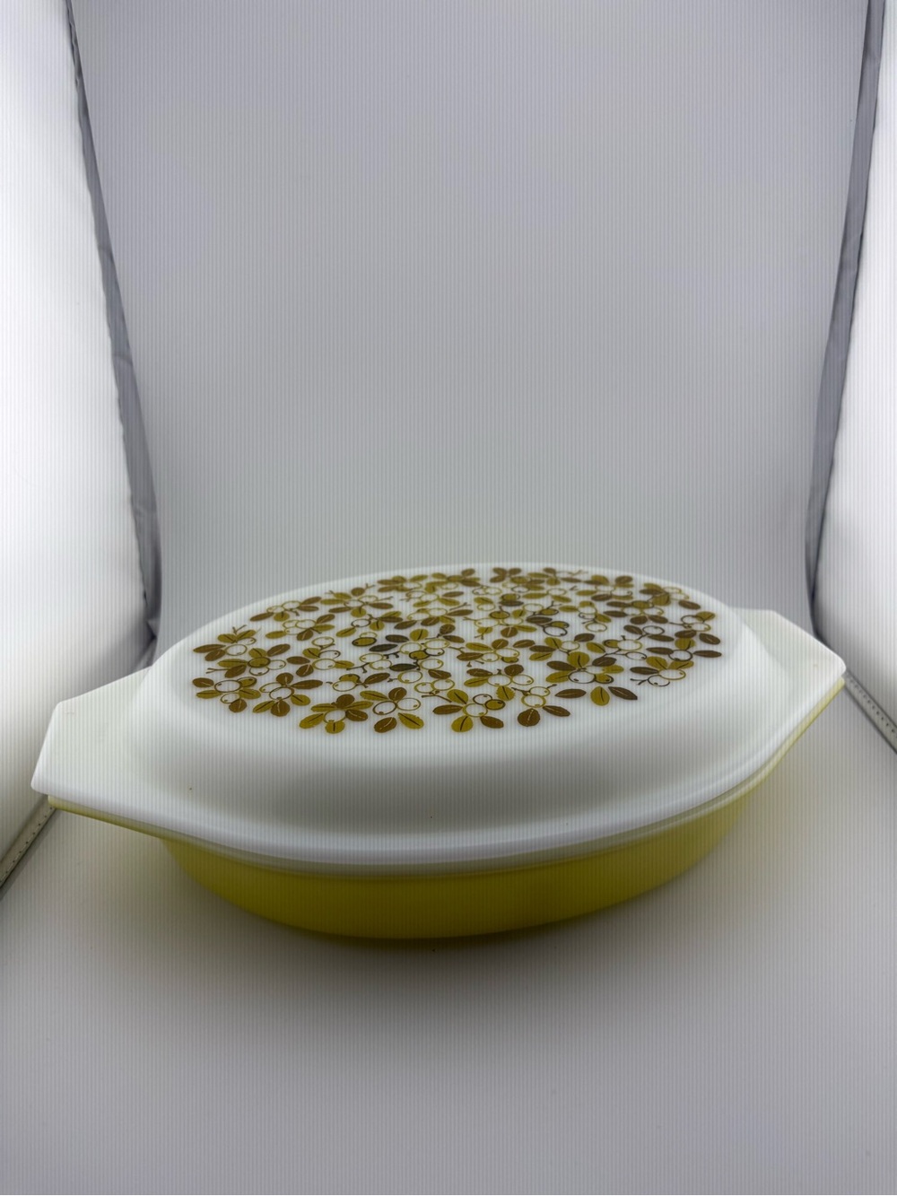 Vintage Pyrex Verde/Olive Leaf Divided Casserole Dish W/Lid 1Qt